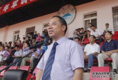 李克强发问中国制造：能否造和外国一样好用的笔